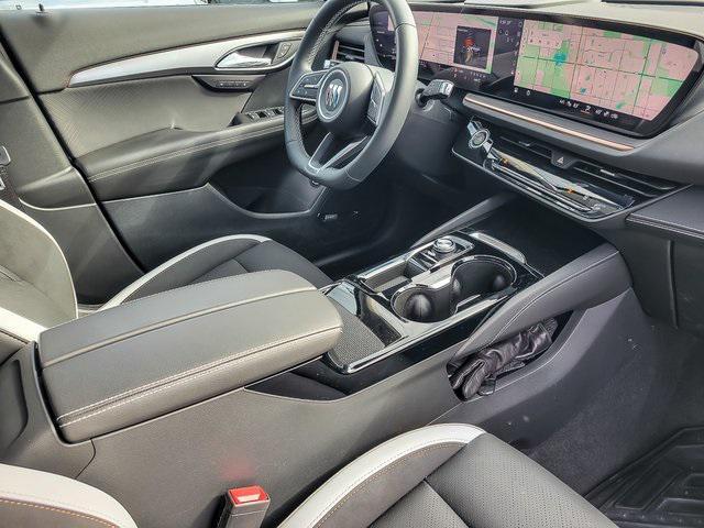 Photo of 2025 White Frost Buick Envision