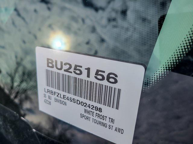 Photo of 2025 White Frost Buick Envision
