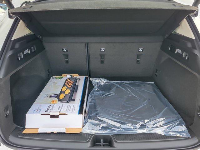 Photo of 2025 White Frost Buick Envision
