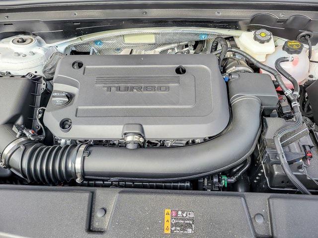 Photo of 2025 White Frost Buick Envision