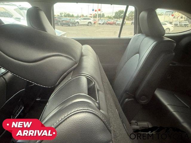 Photo of 2023 Midnight Black Metallic Toyota Highlander