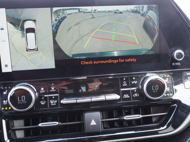 Photo of 2023 Midnight Black Metallic Toyota Highlander