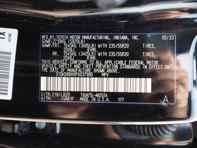 Photo of 2023 Midnight Black Metallic Toyota Highlander
