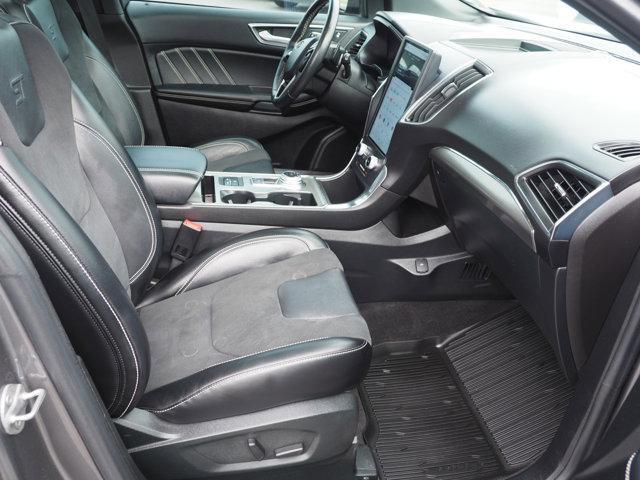 Photo of 2022 Carbonized Gray Metallic Ford Edge