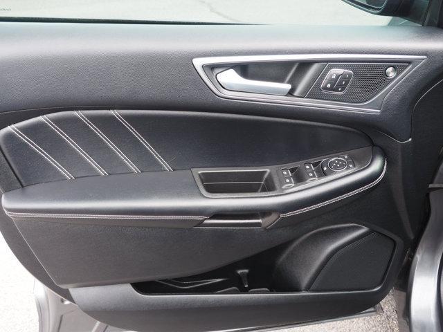 Photo of 2022 Carbonized Gray Metallic Ford Edge