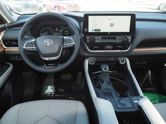 Photo of 2026 Midnight Black Metallic Toyota Grand Highlander