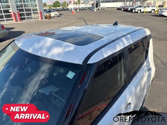 Photo of 2022 Snow White Pearl Kia Soul