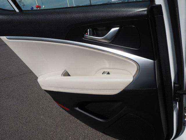 Photo of 2025 Uyuni White Genesis G70