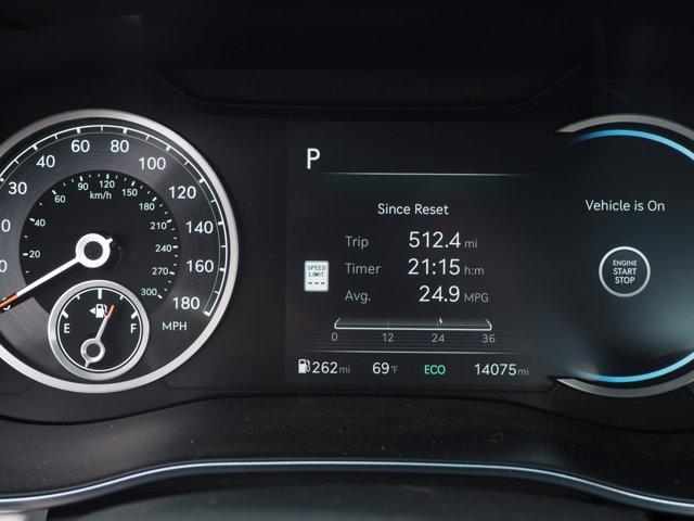 Photo of 2025 Uyuni White Genesis G70
