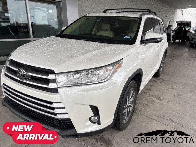 Photo of 2018 Blizzard Pearl Toyota Highlander