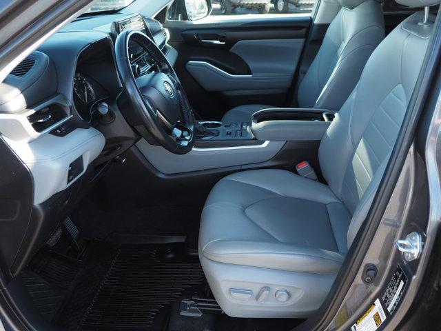 Photo of 2021 Magnetic Gray Metallic Toyota Highlander