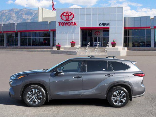 Photo of 2021 Magnetic Gray Metallic Toyota Highlander