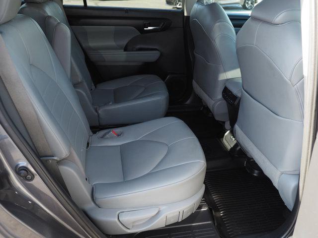 Photo of 2021 Magnetic Gray Metallic Toyota Highlander