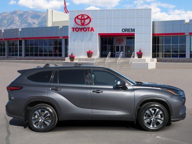 Photo of 2021 Magnetic Gray Metallic Toyota Highlander