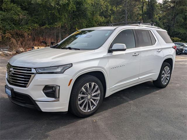 Photo of 2022 Iridescent Pearl Tricoat Chevrolet Traverse