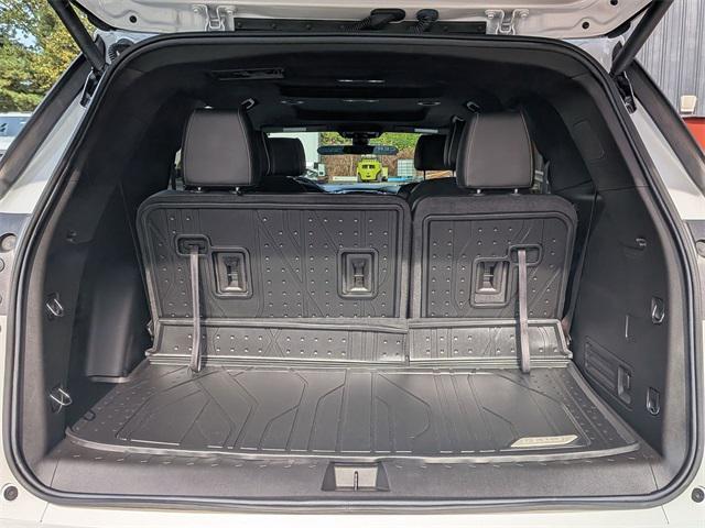Photo of 2022 Iridescent Pearl Tricoat Chevrolet Traverse