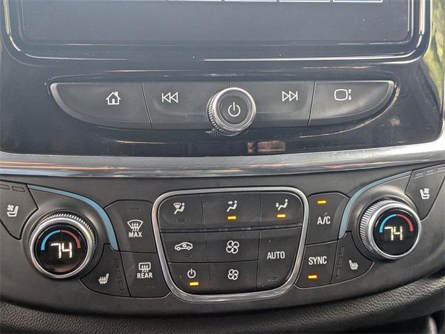 Photo of 2022 Iridescent Pearl Tricoat Chevrolet Traverse