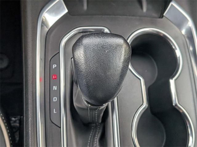 Photo of 2022 Iridescent Pearl Tricoat Chevrolet Traverse