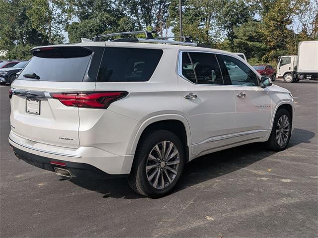 Photo of 2022 Iridescent Pearl Tricoat Chevrolet Traverse