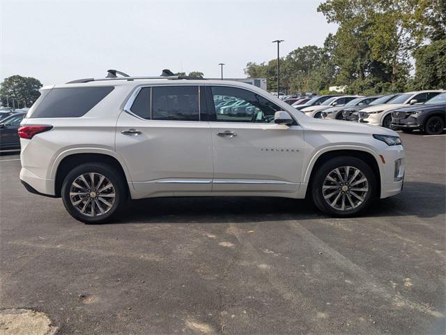 Photo of 2022 Iridescent Pearl Tricoat Chevrolet Traverse