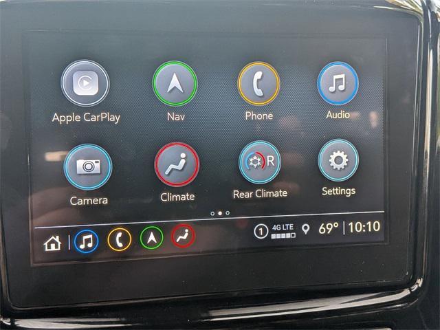 Photo of 2022 Iridescent Pearl Tricoat Chevrolet Traverse
