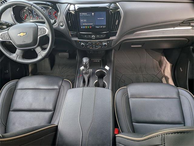 Photo of 2022 Iridescent Pearl Tricoat Chevrolet Traverse