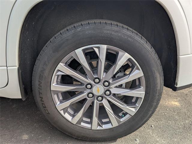 Photo of 2022 Iridescent Pearl Tricoat Chevrolet Traverse