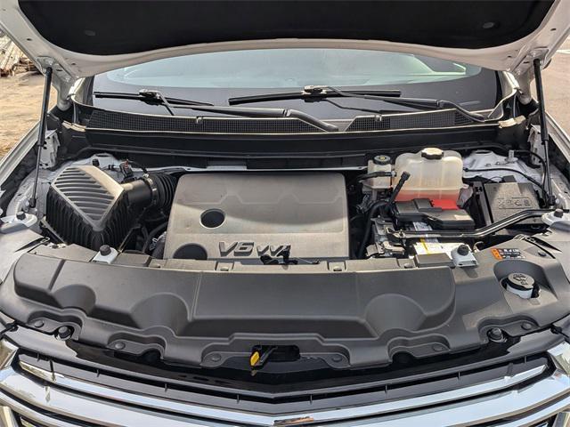 Photo of 2022 Iridescent Pearl Tricoat Chevrolet Traverse