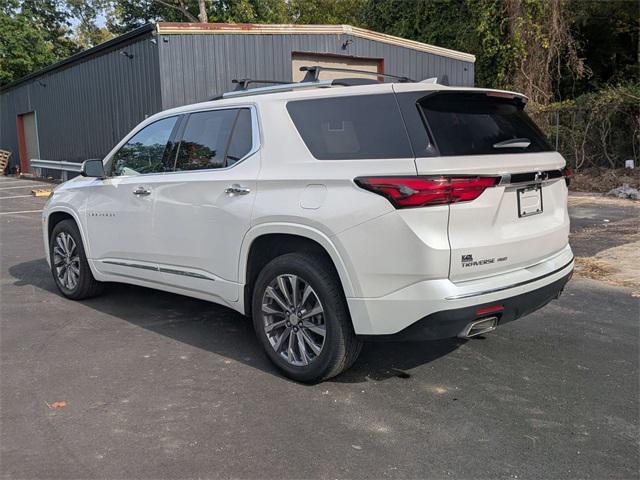 Photo of 2022 Iridescent Pearl Tricoat Chevrolet Traverse