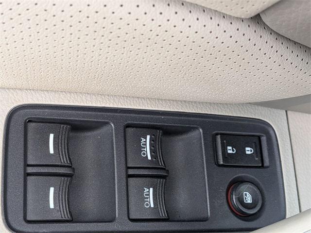 Photo of 2011 White Diamond Pearl Acura RDX