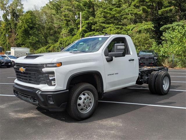 Photo of 2025 Summit White Chevrolet Silverado 3500