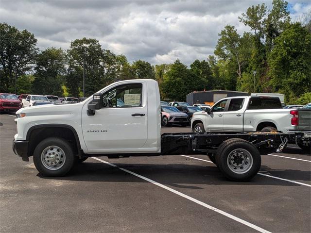 Photo of 2025 Summit White Chevrolet Silverado 3500