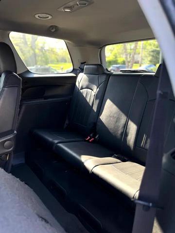 Photo of 2015 Pearl White GMC Acadia