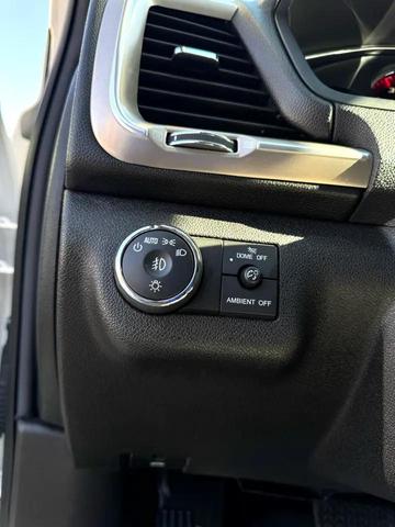 Photo of 2015 Pearl White GMC Acadia