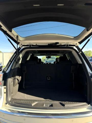 Photo of 2015 Pearl White GMC Acadia