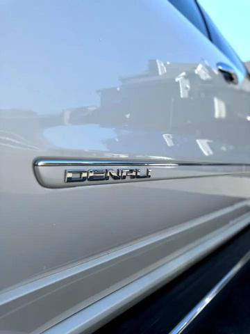 Photo of 2015 Pearl White GMC Acadia