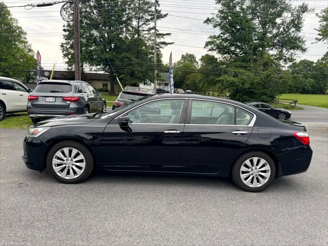 Photo of 2013 Crystal Black Pearl Honda Accord