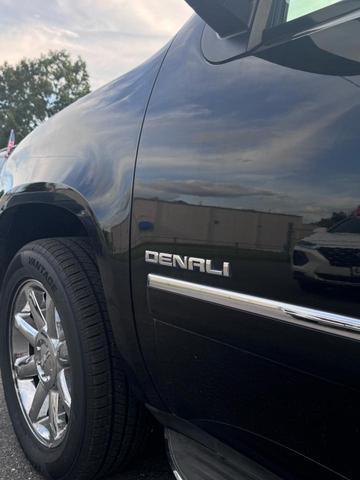 Photo of 2010 Onyx Black GMC Yukon