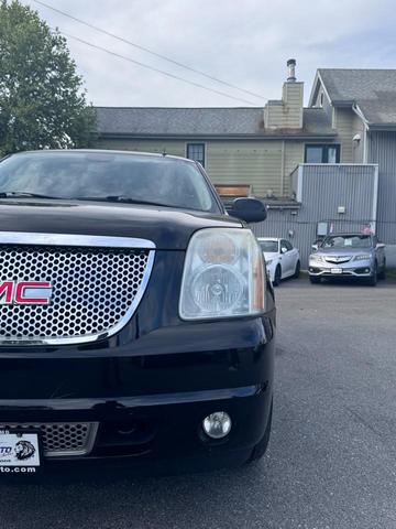Photo of 2010 Onyx Black GMC Yukon