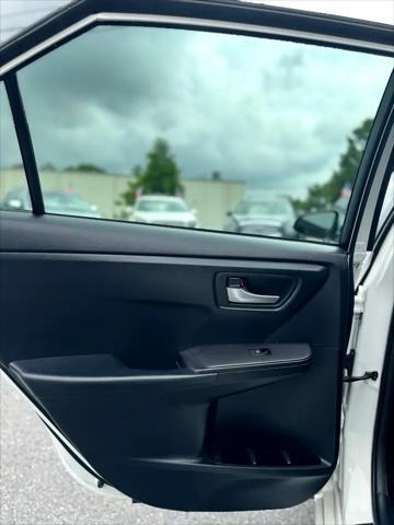 Photo of 2016 White Toyota Camry