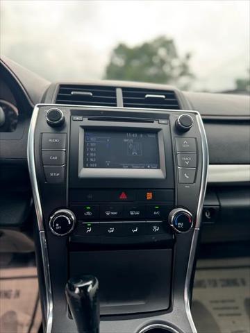 Photo of 2016 White Toyota Camry