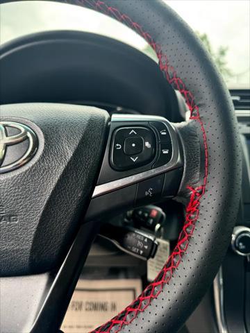 Photo of 2016 White Toyota Camry
