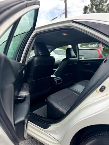 Photo of 2016 White Toyota Camry
