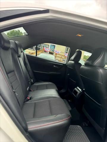Photo of 2016 White Toyota Camry