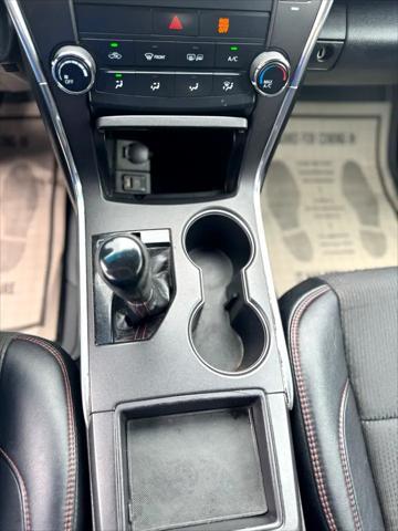 Photo of 2016 White Toyota Camry