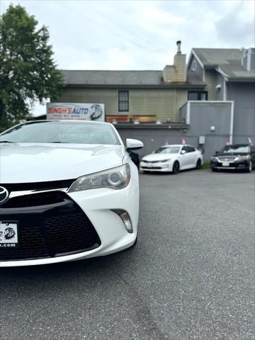 Photo of 2016 White Toyota Camry