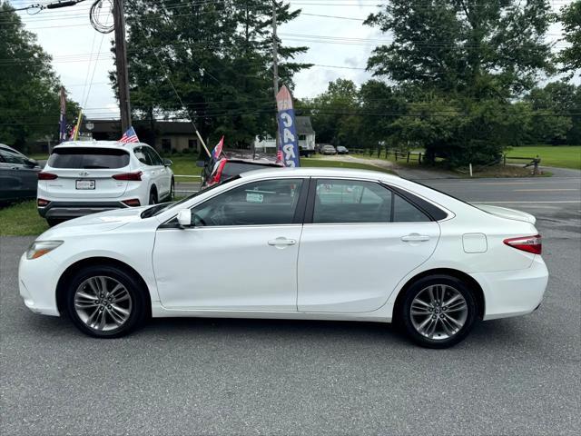 Photo of 2016 White Toyota Camry