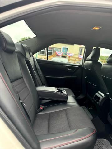Photo of 2016 White Toyota Camry