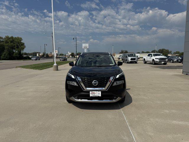 Photo of 2021 Super Black Nissan Rogue