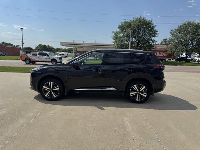 Photo of 2021 Super Black Nissan Rogue